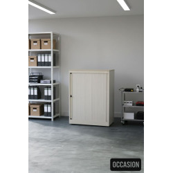 Armoire basse à rideaux
