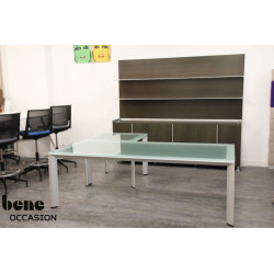 Rangement mural avec bureau de direction
