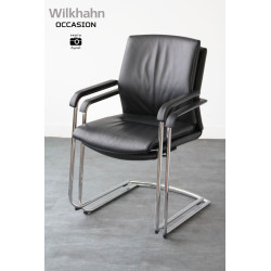 Chaise en cuir noir 