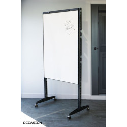 Tableau blanc sur roulettes