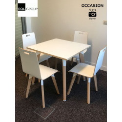 Chaises et table scandinave