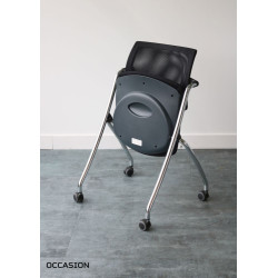 Chaise pliante sur roulettes