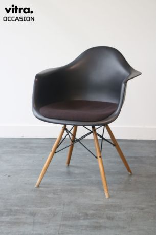 Eames plastic side chairs vitra