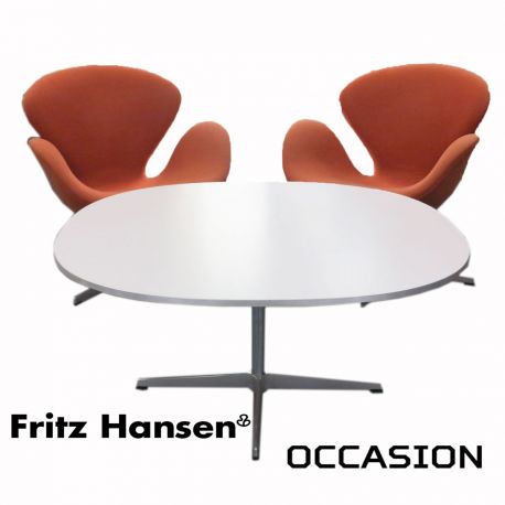 table fritz hansen arne jacobsen