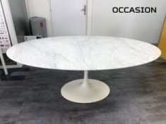 table marbre tulipe ovale blanche