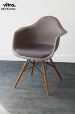 vitra plastic side chair eames chaise