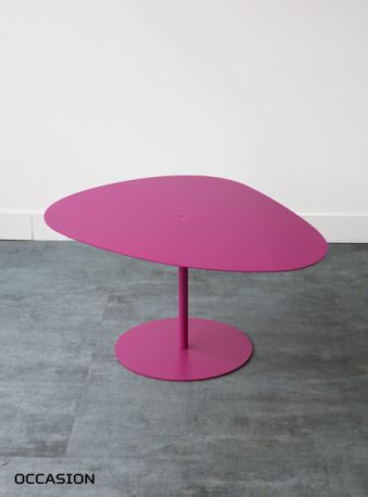 table basse acier matière grise