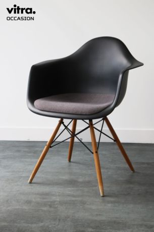 vitra plastic side chair chair occasion Eames