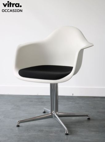 plastic side chair occasion vitra eames